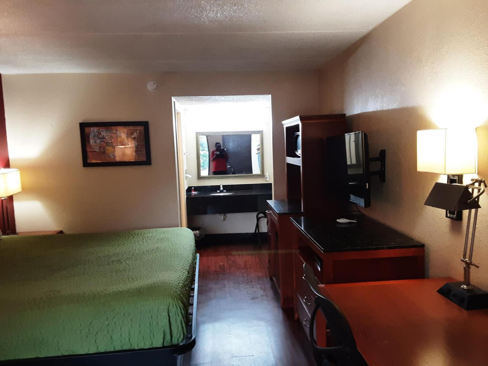 Econo Lodge Inn & Suites - Griffin Main image 1